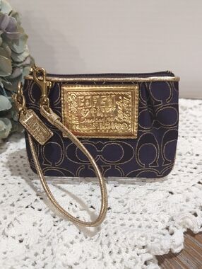 Coach Poppy Signature C Wristlet